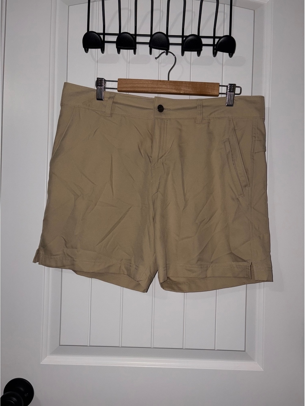 Magellan Outdoors Classic Fit Khaki Shorts Size L